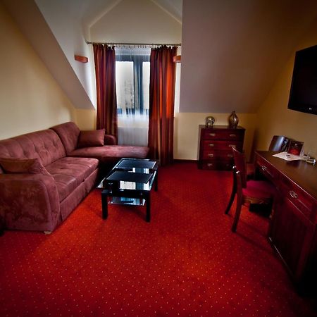 Dwa Bratanki Hotel Rzeszów Eksteriør billede