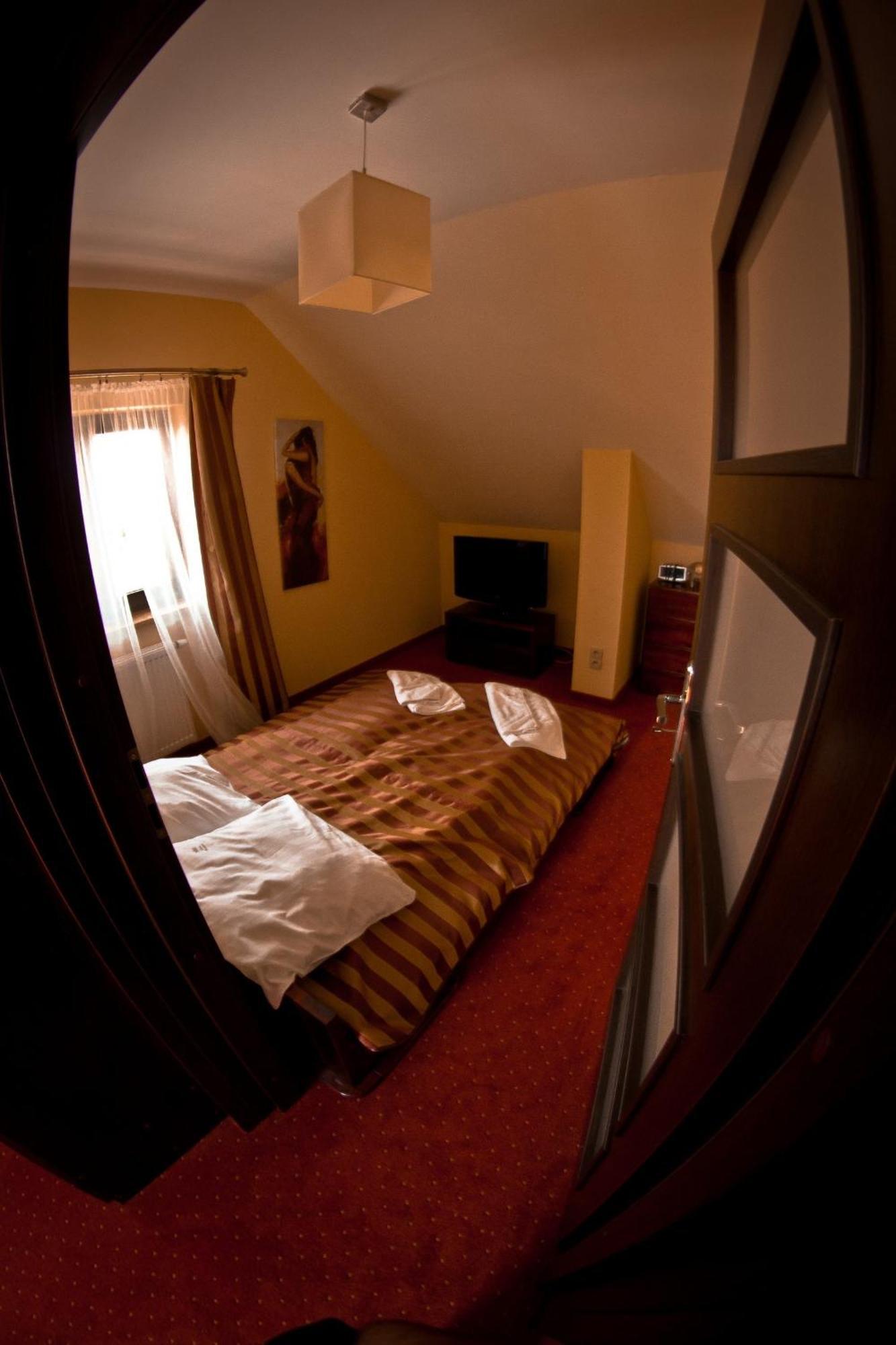 Dwa Bratanki Hotel Rzeszów Eksteriør billede