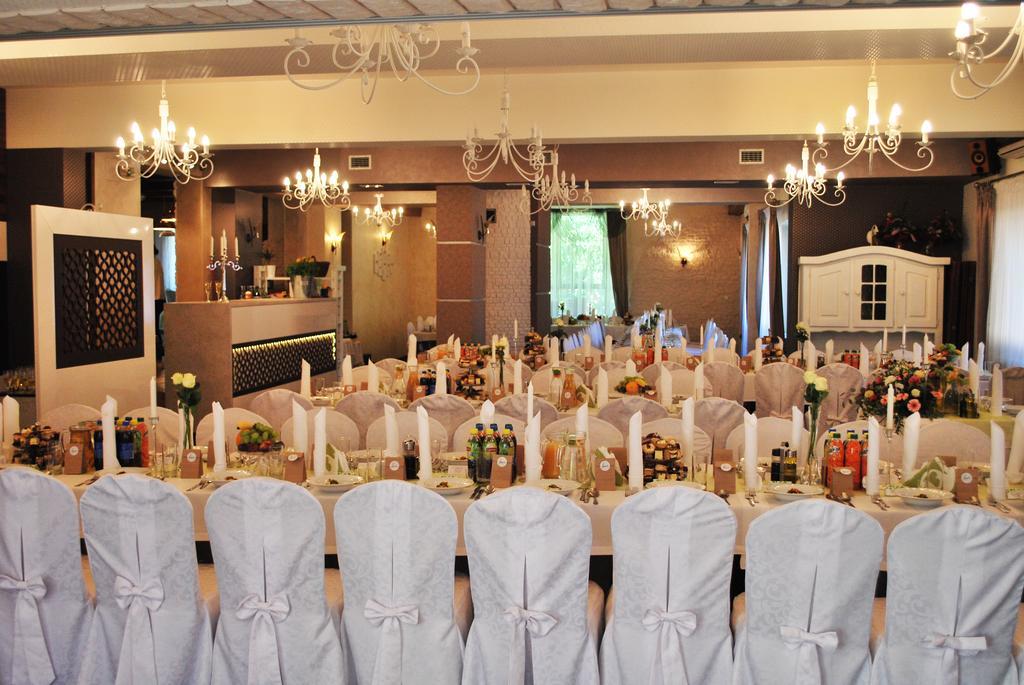 Dwa Bratanki Hotel Rzeszów Eksteriør billede